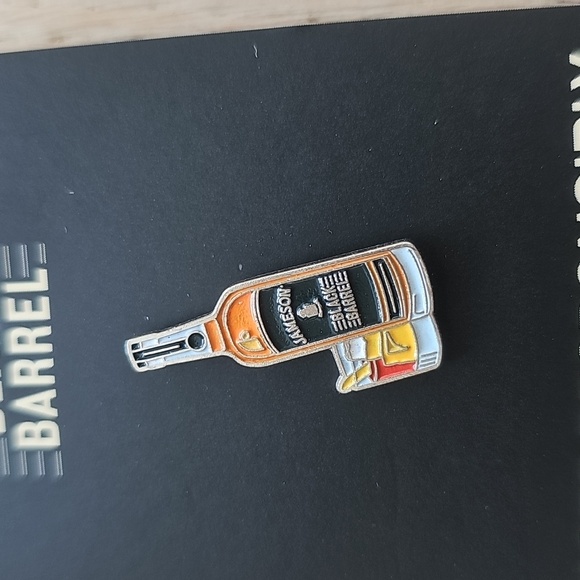NWOT Jameson Black Barrel Pin - Picture 2 of 5